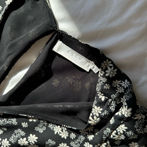 ASTR Ruched Sleeve Ditzy Floral Blouse - Picture 12 of 12